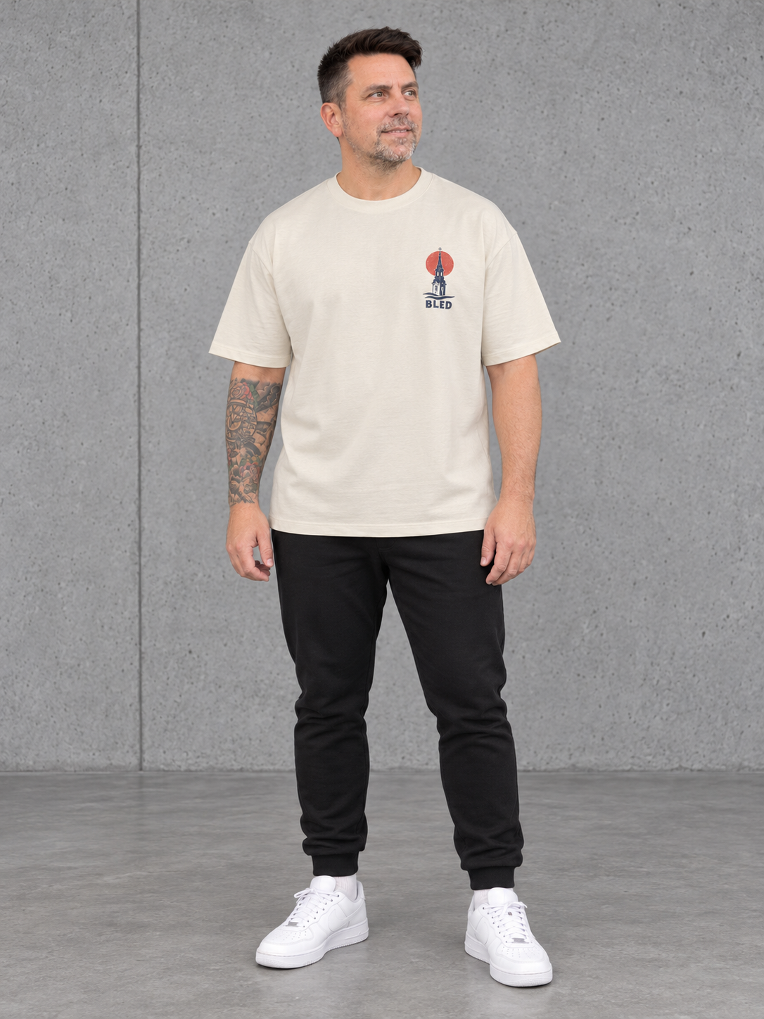 LAKE BLED Oversize Shirt in Ivory – Ganzkörperansicht von vorne