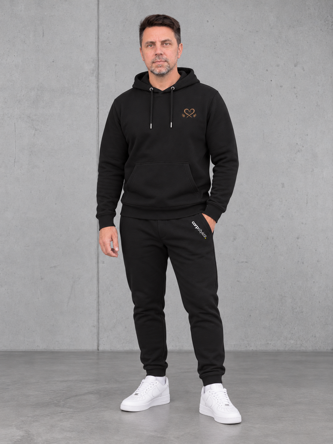 HEAVY PET(T)ING Hoodie Black – Ganzkörper Vorderseite #farbe_black