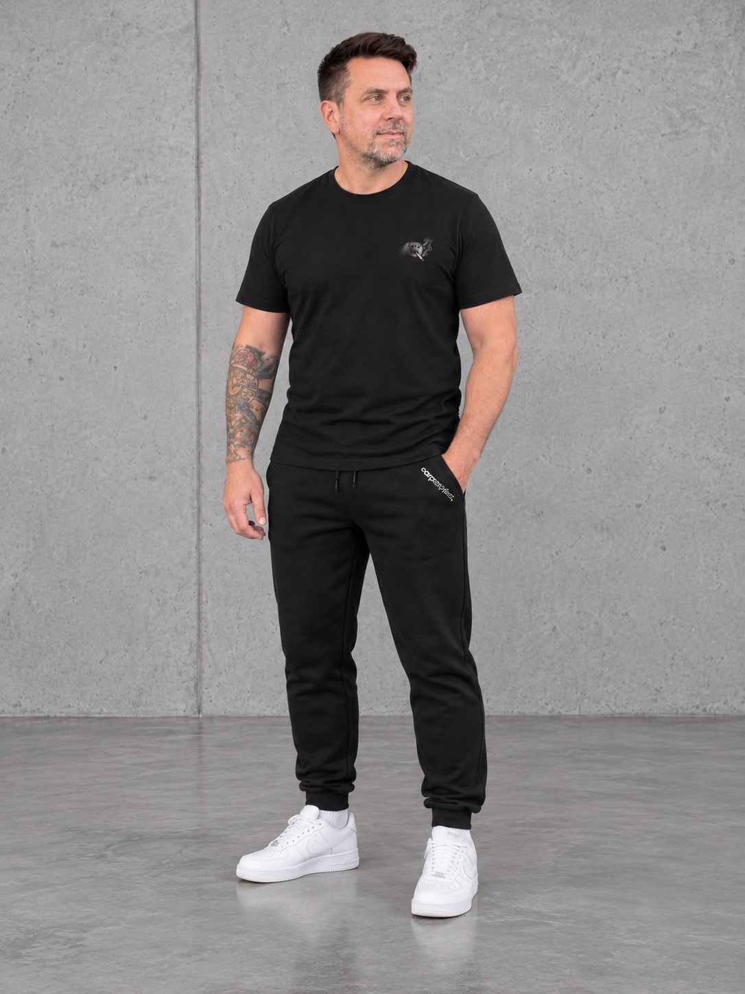 carpstylez SILT & SMOKE NUTRIA NS305 Shirt Schwarz – Ganzkörper Vorderansicht #farbe_schwarz