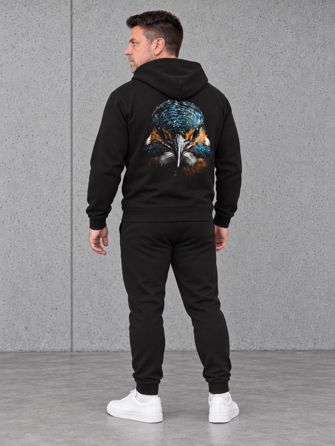 BLACKWATER KINGFISHER Hoodie – Ganzkörper Rücken seitlich #farbe_black