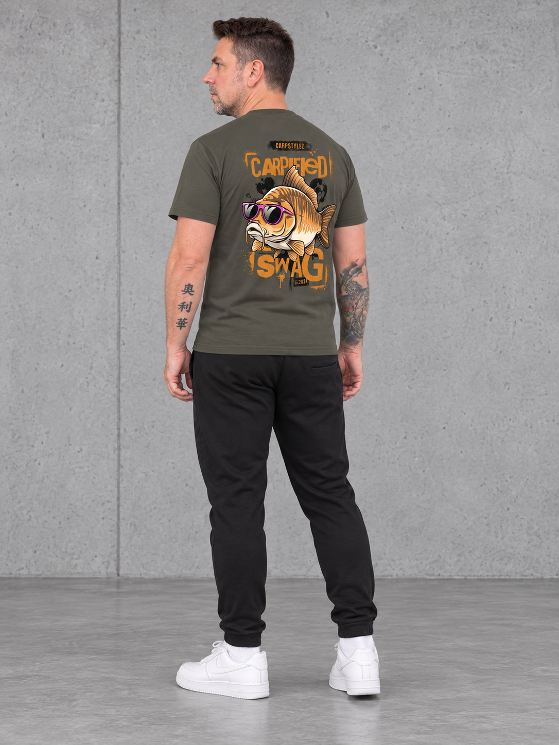 carpstylez CARPIFIED SWAG Shirt NS305 Organic Khaki – fullbody-back-three-quarter #farbe_organic khaki