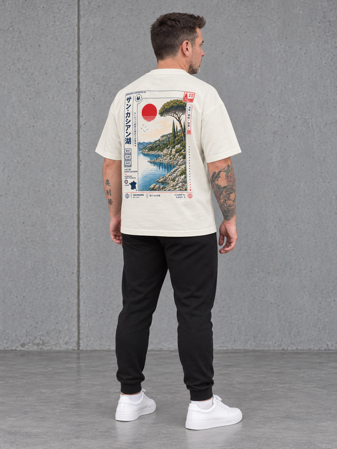 LAC DE SAINT-CASSIEN Oversize Shirt in Ivory – Ganzkörperansicht schräg von hinten