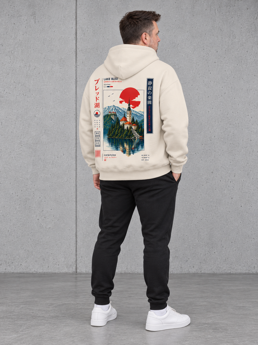 carpstylez LAKE BLED Oversize Hoodie NS408 in Ivory – Ganzkörper-Rückenansicht im Dreiviertelwinkel