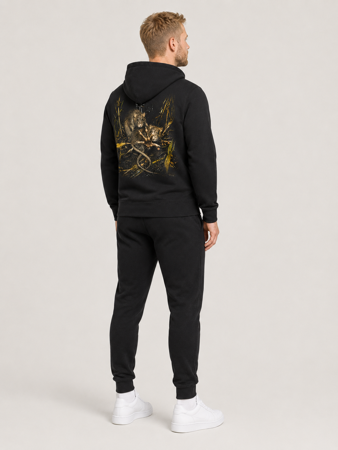 HEAVY PET(T)ING Hoodie Black – Ganzkörper Rückenansicht seitlich #farbe_black