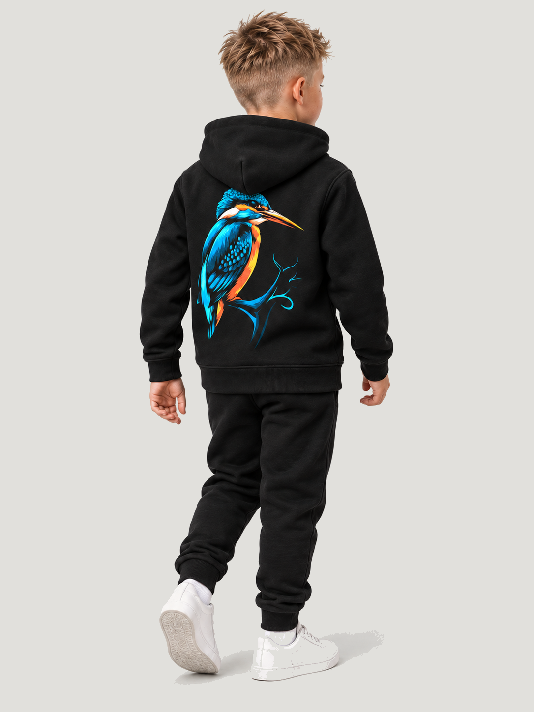 carpstylez Kids Hoodie KINGFISHER VIBES in Black – Ganzkörper-Rückenansicht in Dreiviertelperspektive am Kind #farbe_black
