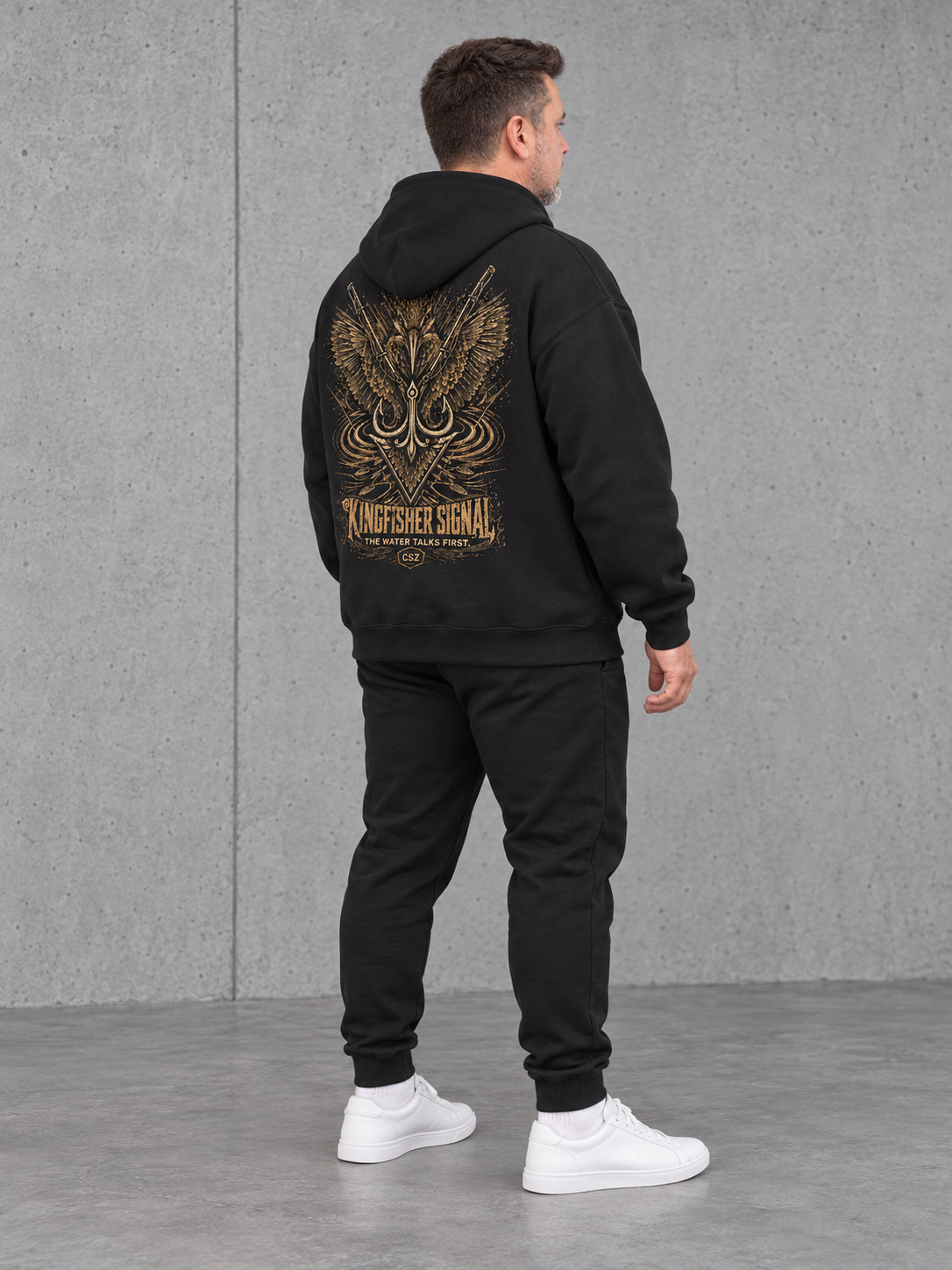 KINGFISHER SIGNAL – Oversize Hoodie NS408 Black – Ganzkörper Rücken Dreiviertelansicht
