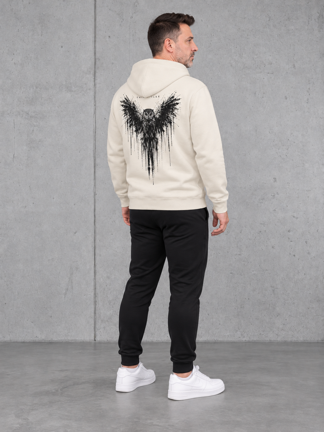 carpstylez THE OWL Hoodie NS401 Ivory – Ganzkörperansicht schräg von hinten #farbe_ivory
