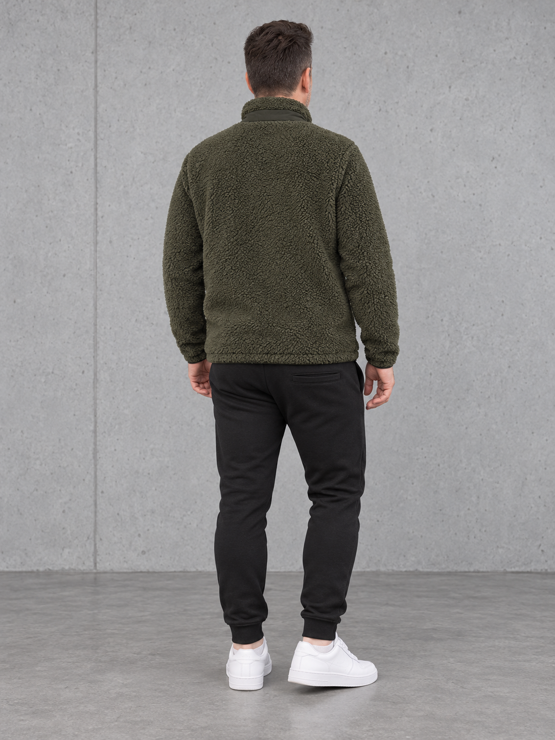 carpstylez ESSENTIALS Sherpajacke NS604 – Ganzkörper hinten #farbe_forest khaki
