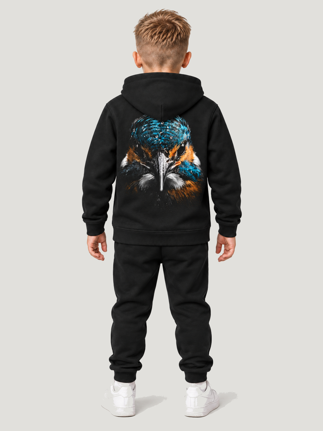 carpstylez Kids Hoodie BLACKWATER KINGFISHER in Black – Ganzkörper-Rückenansicht am Kind #farbe_black