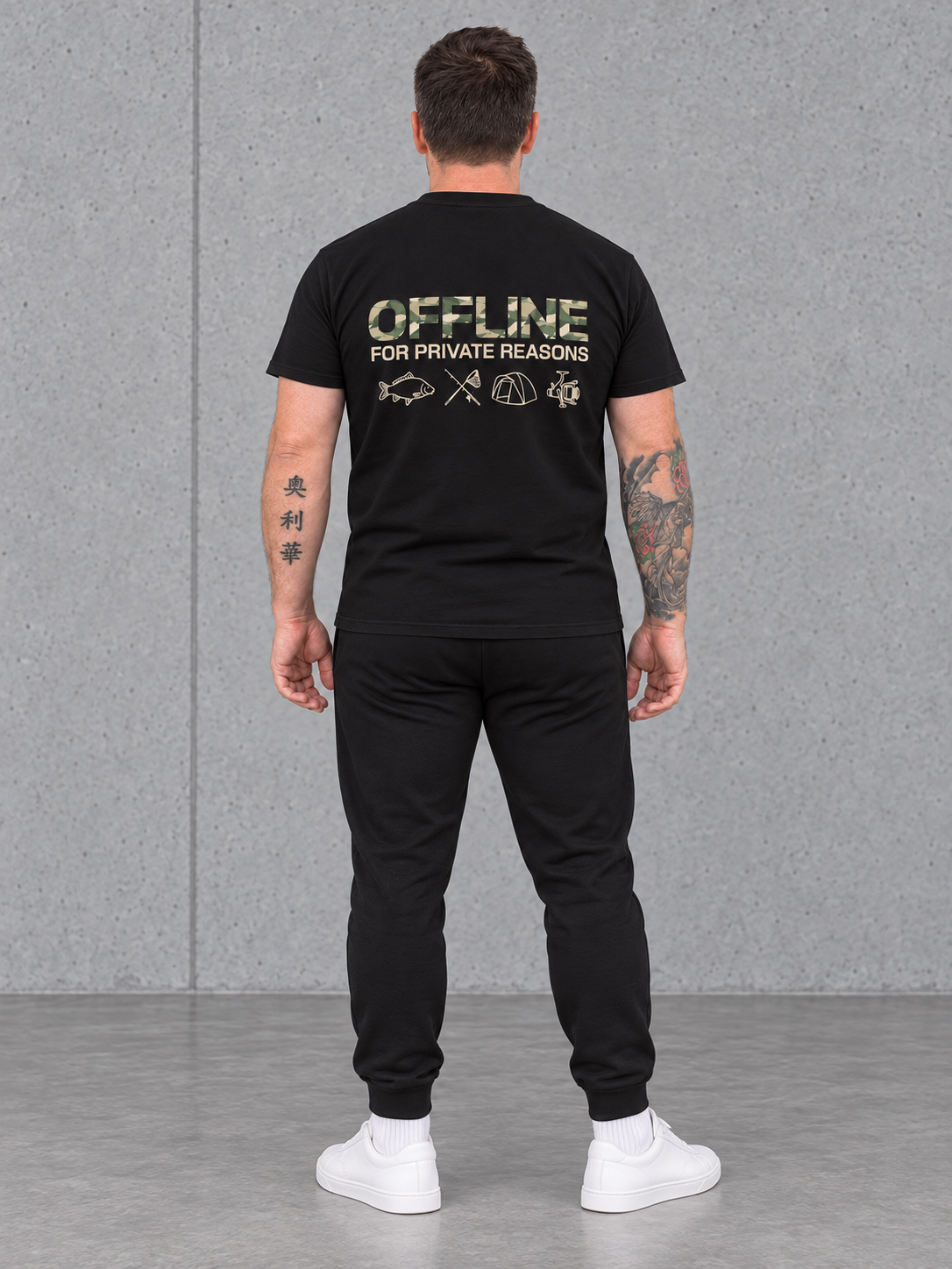 carpstylez OFFLINE Shirt Black Camo – Olli Ganzkörperansicht von hinten #farbe_black camo