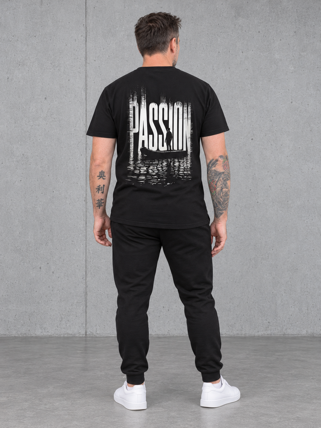 carpstylez PASSION Shirt – Fullbody-Rückenansicht mit Olli #farbe_black