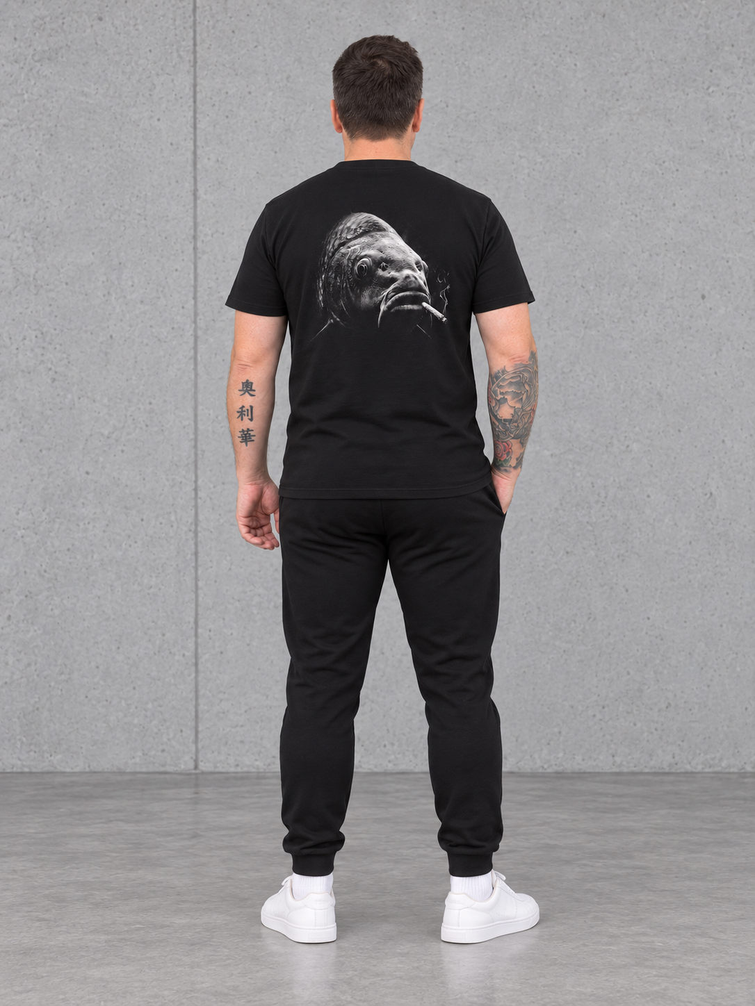 carpstylez Silt & Smoke Carp Shirt – Ganzkörper Rückenansicht #farbe_schwarz