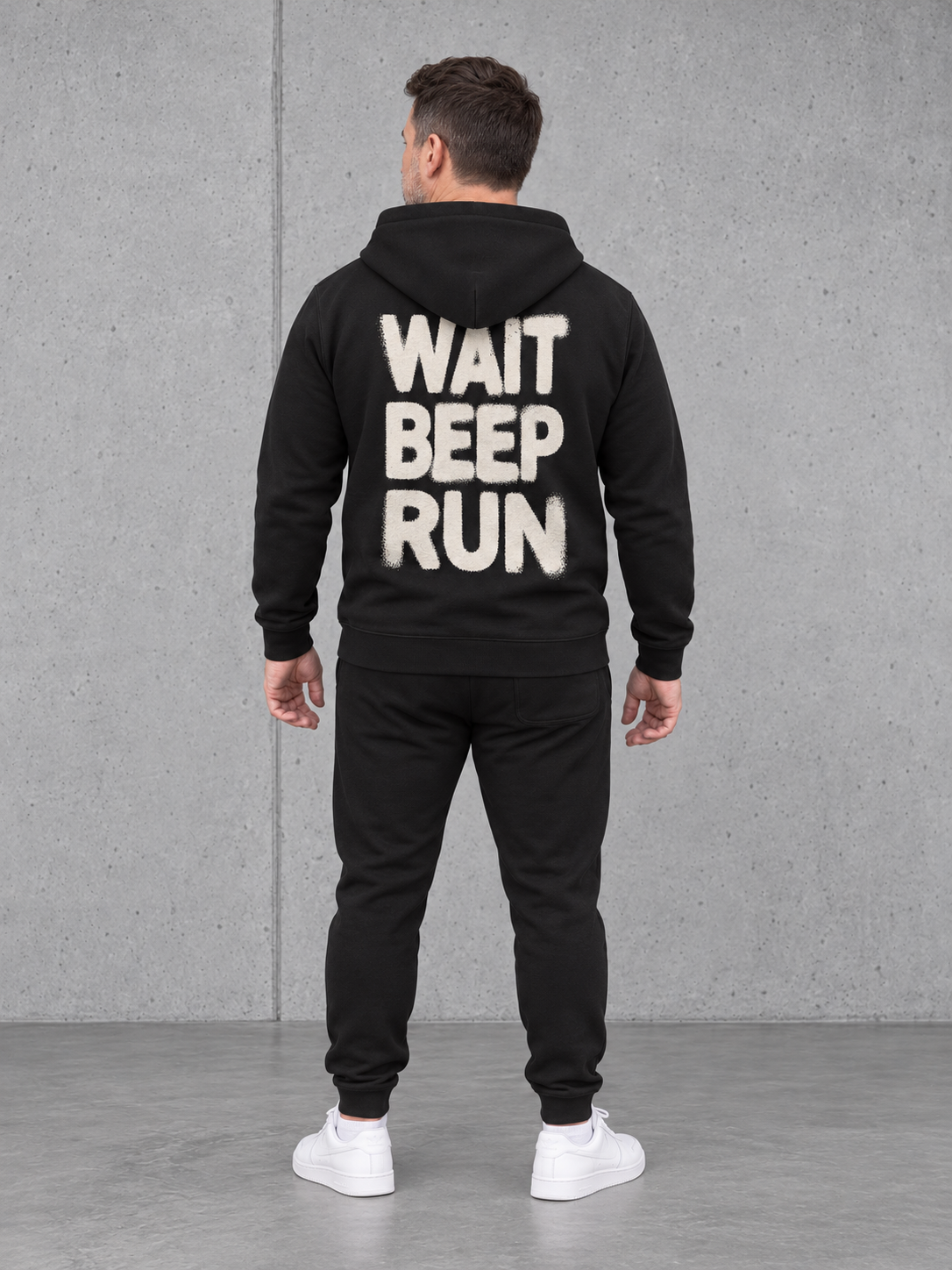 carpstylez WAIT BEEP RUN Hoodie in Schwarz – getragen, Ganzkörperansicht von hinten #farbe_black