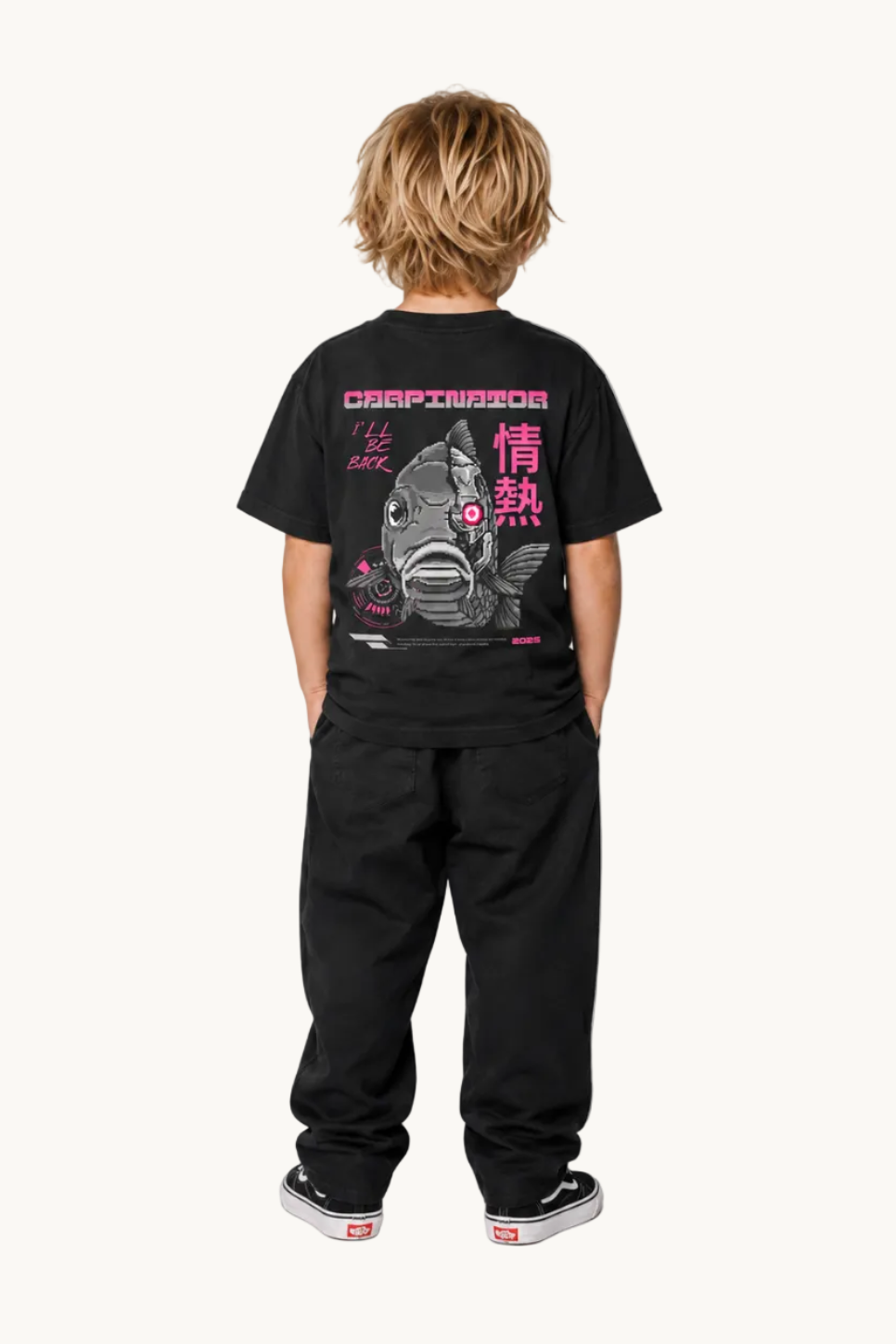 CARPINATOR Kindershirt Schwarz – getragen, Ganzkörper-Rückansicht #farbe_black