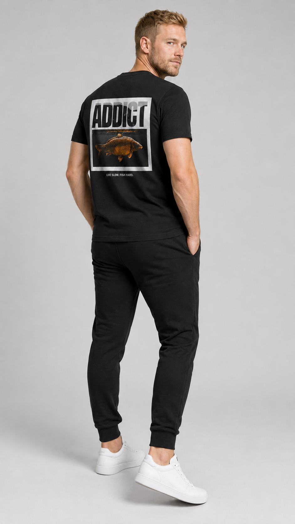 carpstylez ADDICT Shirt – Studio Mock Fullbody, Karpfen-Streetwear