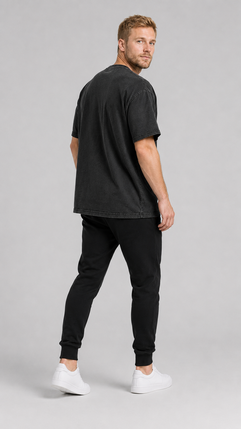 carpstylez BANKSIDE RITUAL Acid Wash Oversize Shirt – Studio Mock Fullbody, Karpfen-Streetwear
