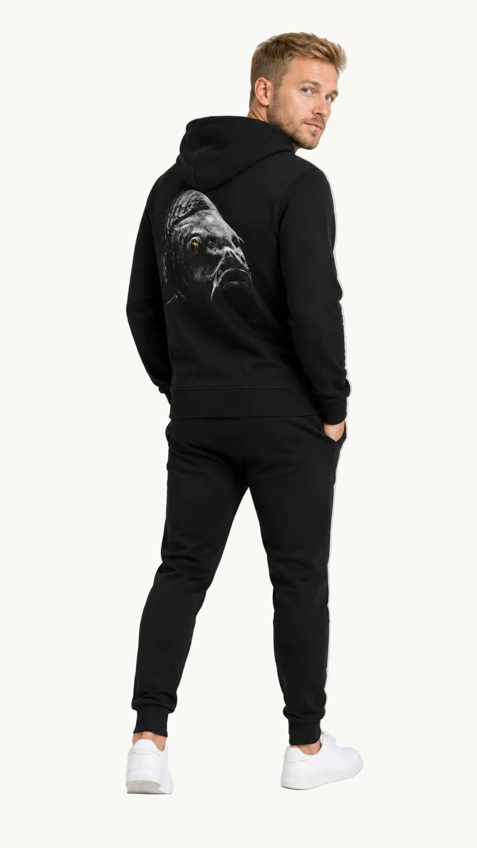 carpstylez BLACKWATER CARP Hoodie – Studio Mock Fullbody, Karpfen-Streetwear