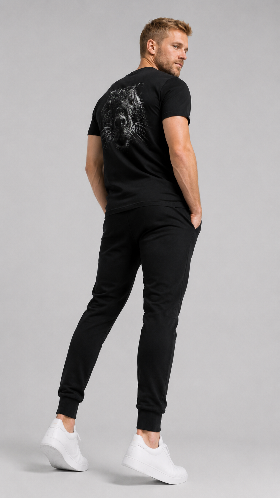 carpstylez BLACKWATER NUTRIA Shirt – Studio Mock Fullbody, Karpfen-Streetwear