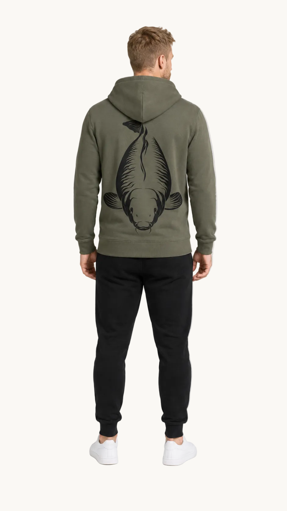 carpstylez KING CARP Hoodie – Studio Mock Fullbody, Karpfen-Streetwear