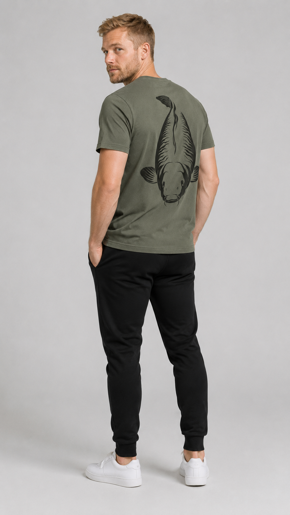 carpstylez KING CARP Shirt – Studio Mock Fullbody, Karpfen-Streetwear