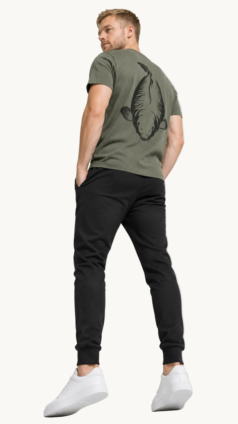 carpstylez KING CARP Shirt – Studio Mock Fullbody, Karpfen-Streetwear