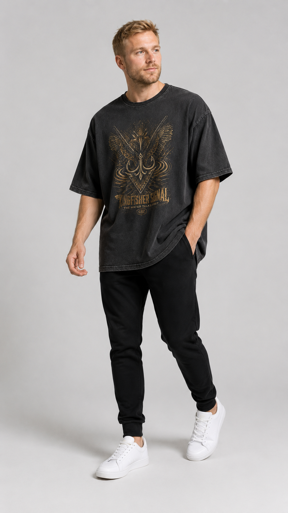 carpstylez KINGFISHER SIGNAL Acid Wash Oversize Shirt – Studio Mock Fullbody, Karpfen-Streetwear