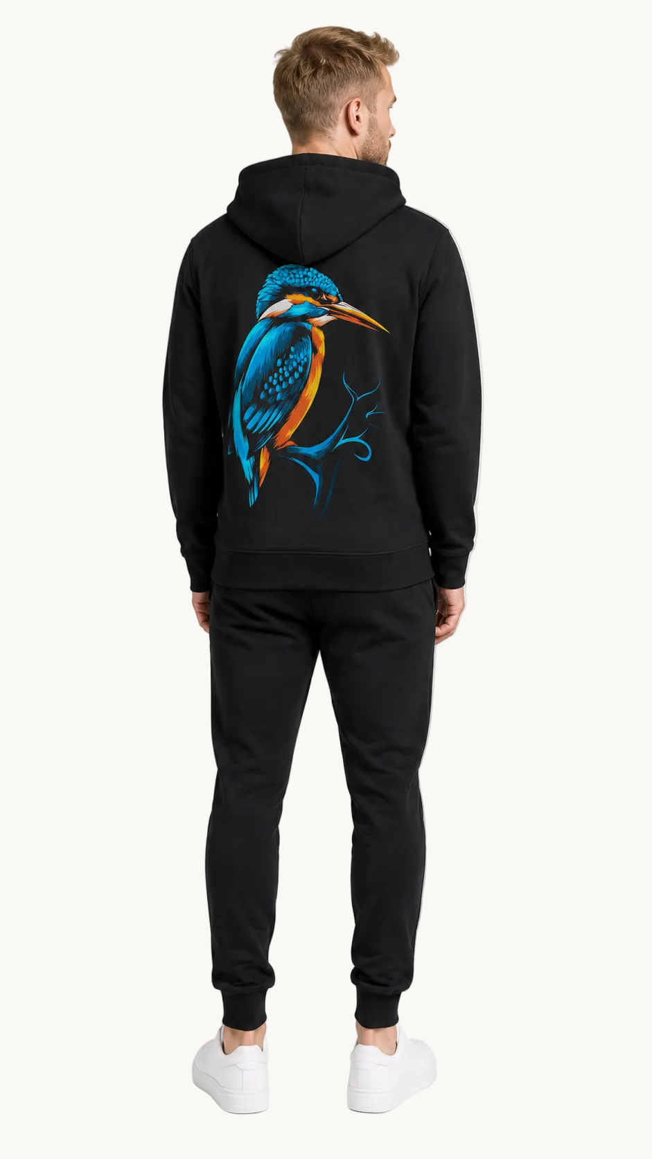 carpstylez KINGFISHER VIBES Hoodie – Studio Mock Fullbody, Karpfen-Streetwear