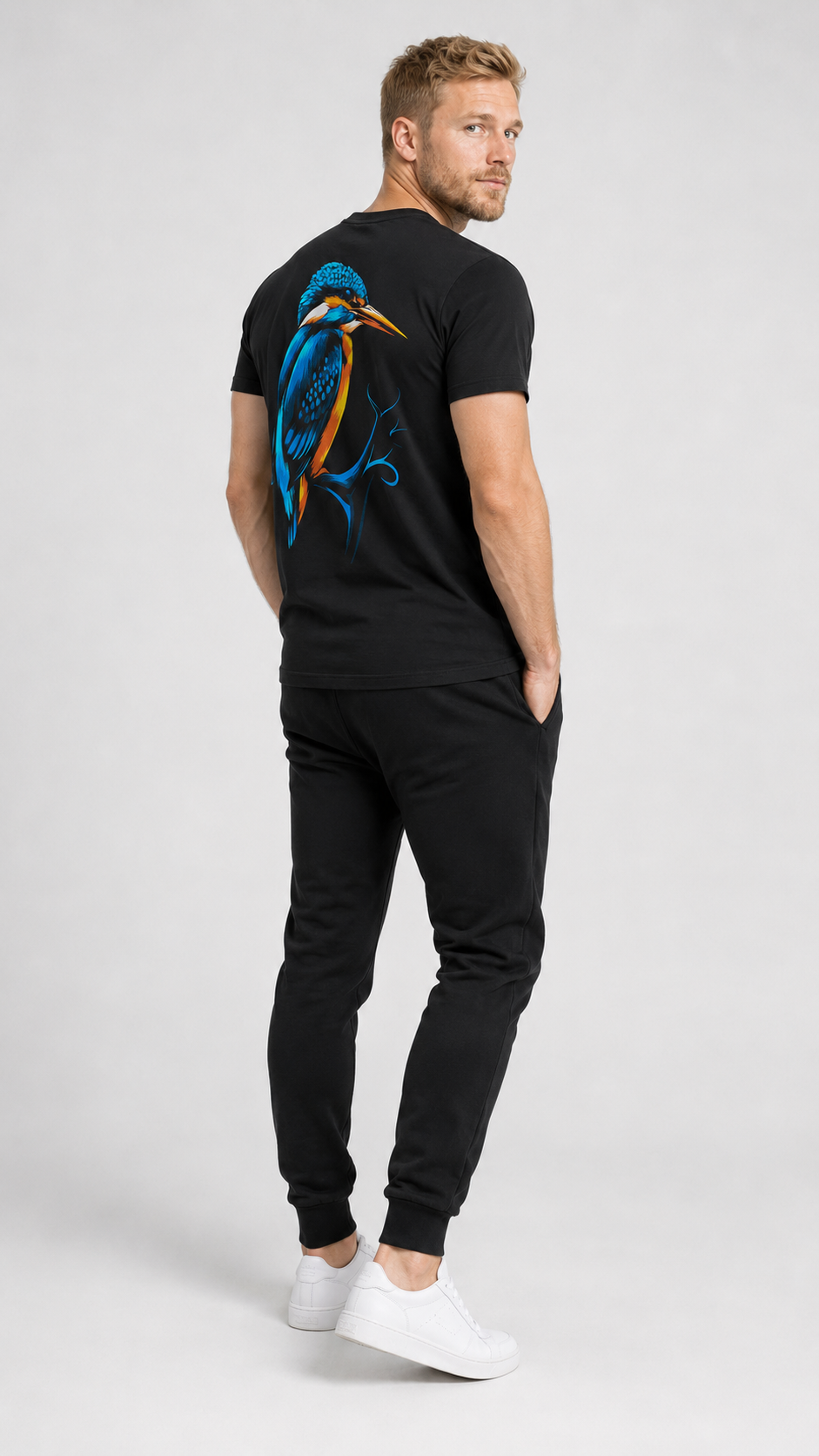 carpstylez KINGFISHER VIBES Shirt – Studio Mock Fullbody, Karpfen-Streetwear