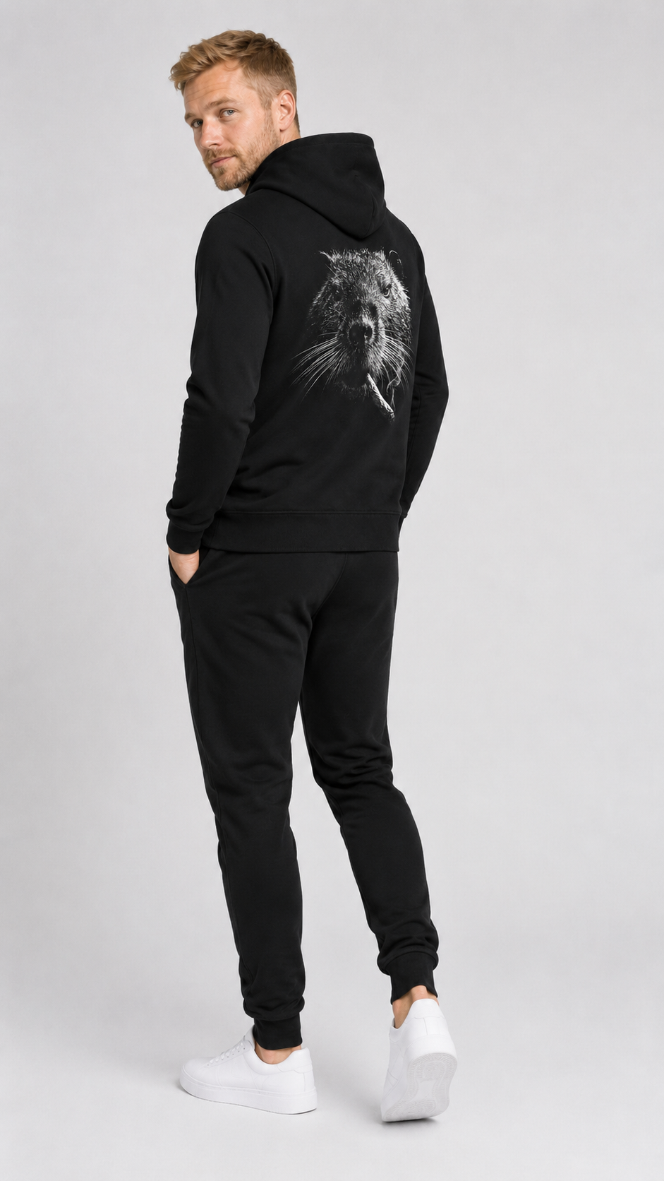carpstylez SILT & SMOKE NUTRIA Hoodie – Studio Mock Fullbody, Karpfen-Streetwear