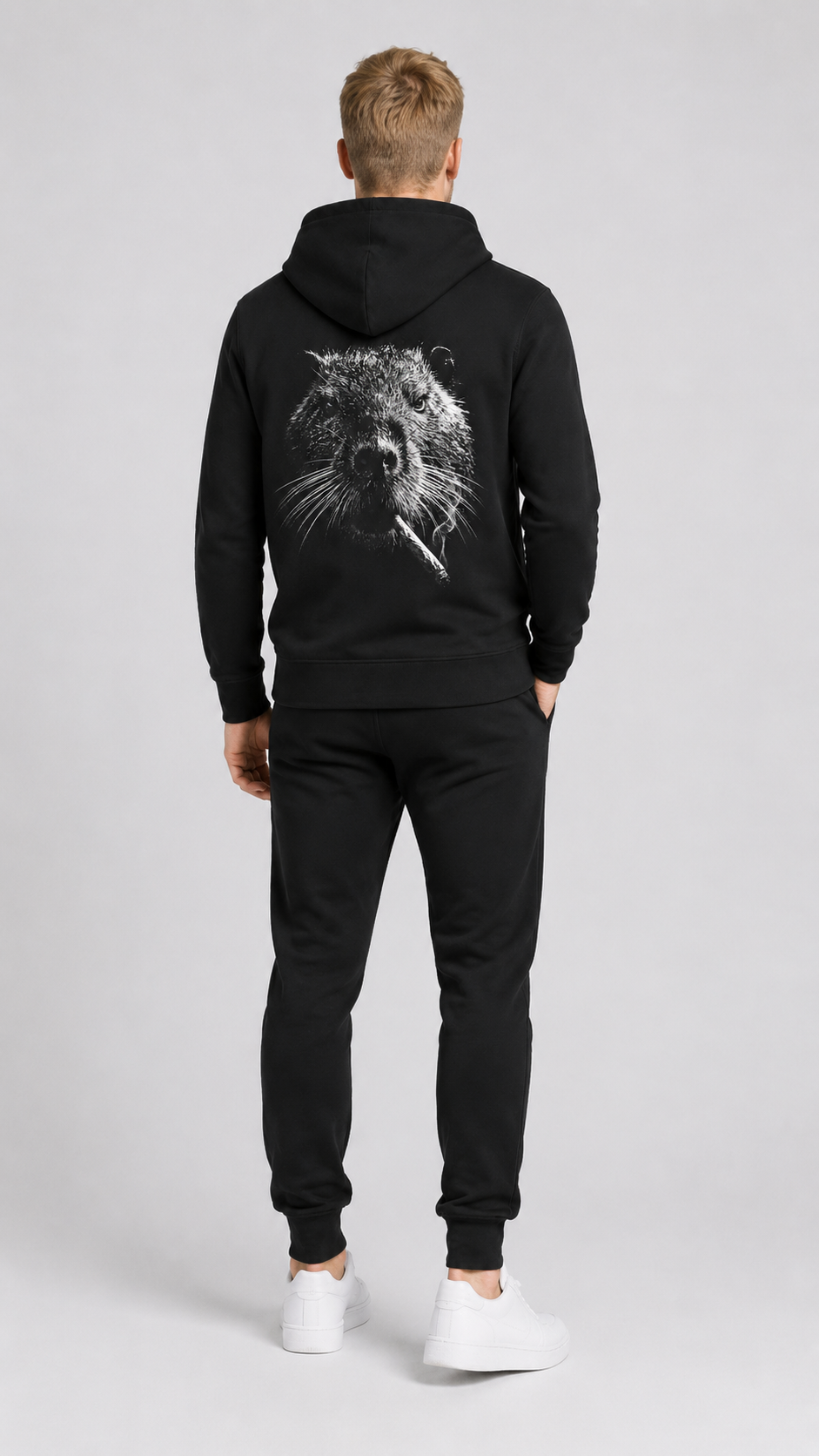 carpstylez SILT & SMOKE NUTRIA Hoodie – Studio Mock Fullbody, Karpfen-Streetwear