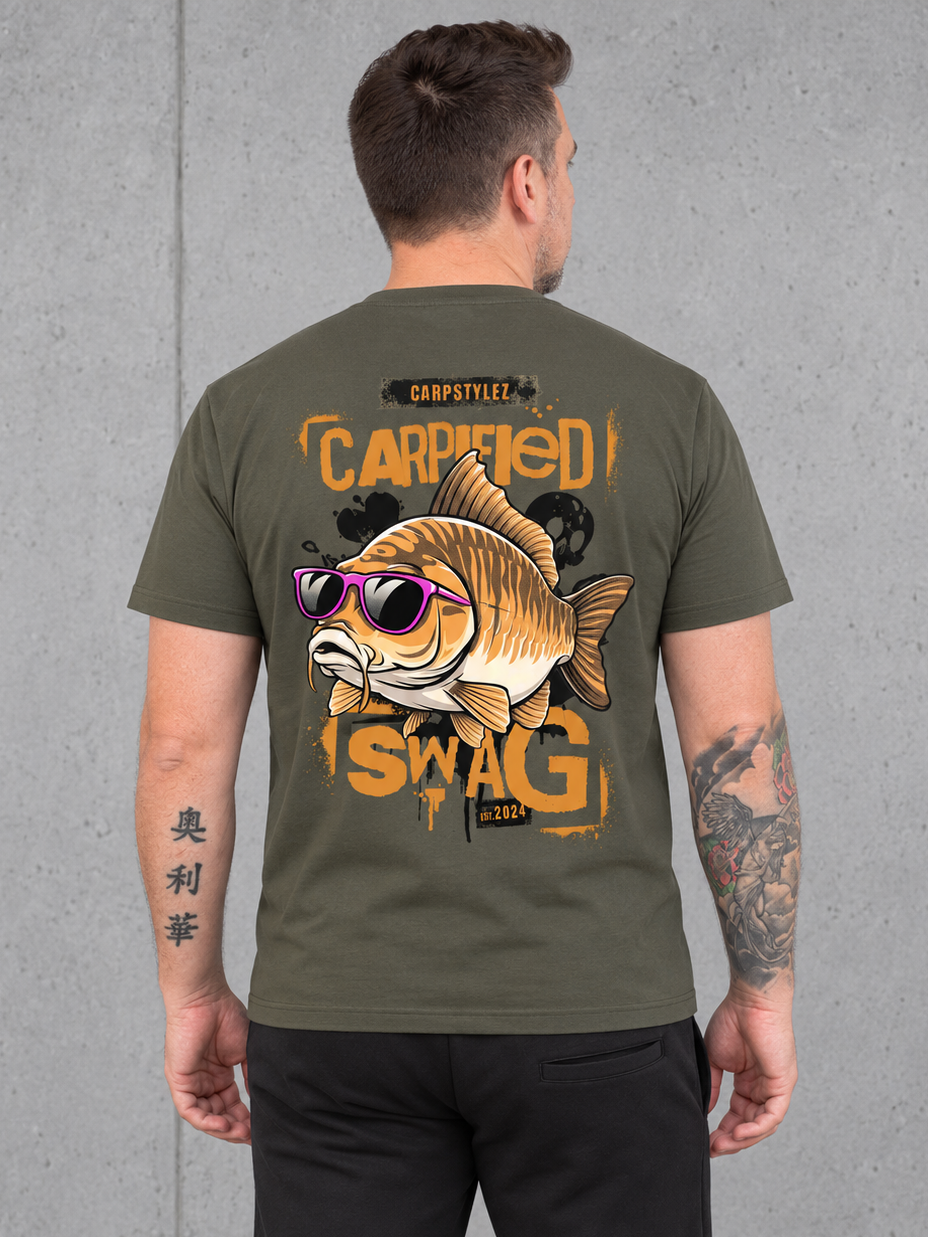 carpstylez CARPIFIED SWAG Shirt NS305 Organic Khaki – worn-back-hero #farbe_organic khaki