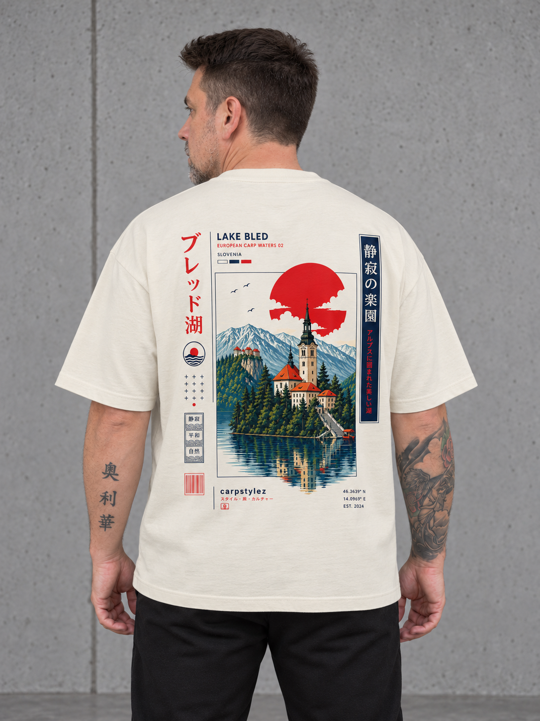 LAKE BLED Oversize Shirt in Ivory – getragen, Rückenansicht mit ECW-Print