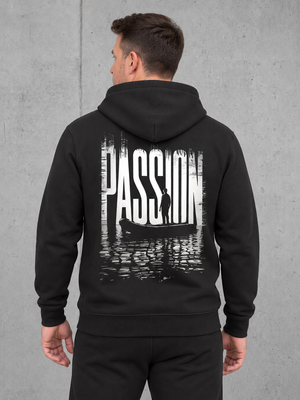 carpstylez PASSION Hoodie Black – Rückenansicht mit Olli und PASSION Backprint #farbe_black