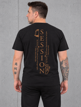 carpstylez SESSION Shirt NS305 Schwarz – Rückenansicht mit hohem kupferbraunem SESSION-Print, getragen #farbe_schwarz