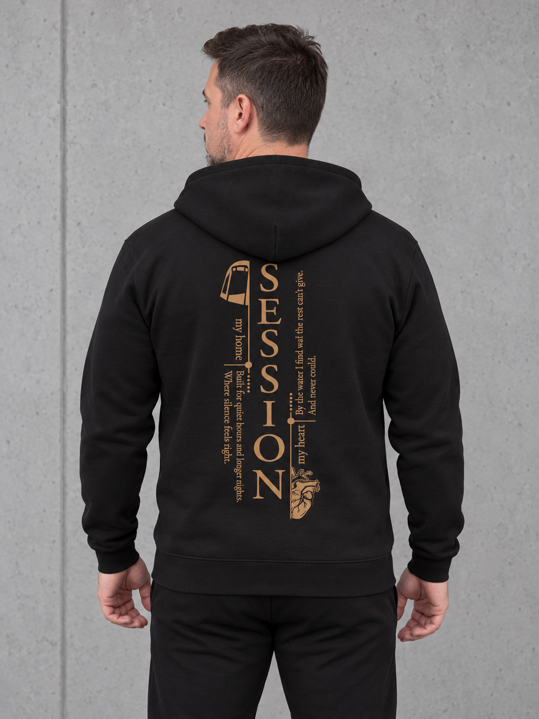 carpstylez SESSION Hoodie in Schwarz – getragen, Rückenansicht im Halbportrait #farbe_black