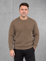 carpstylez ESSENTIALS Grobstrick Pullover NS911 Toffee – getragen, Frontansicht #farbe_toffee