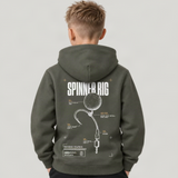 carpstylez Kids Hoodie Spinner Rig in Organic Khaki – Rückenansicht am Kind _meta_