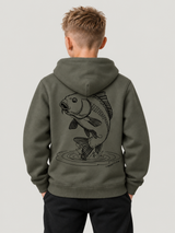 carpstylez Kids Hoodie THE RISE in Organic Khaki – Rückenansicht am Kind #farbe_organic khaki
