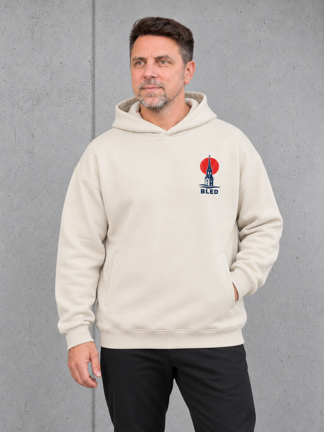 carpstylez LAKE BLED Oversize Hoodie NS408 in Ivory – Frontansicht getragen mit kleinem BLED-Brustmotiv #color_ivory