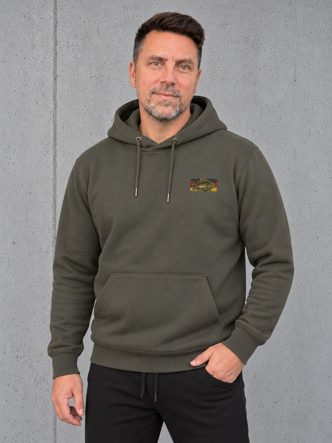 carpstylez GERMAN CARP SOCIETY Hoodie – Olli mit aktualisiertem kleinem Brustlogo #farbe_organic khaki