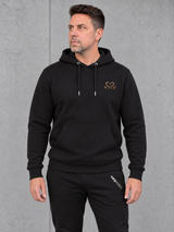 HEAVY PET(T)ING Hoodie Black – Vorderansicht am Model #farbe_black