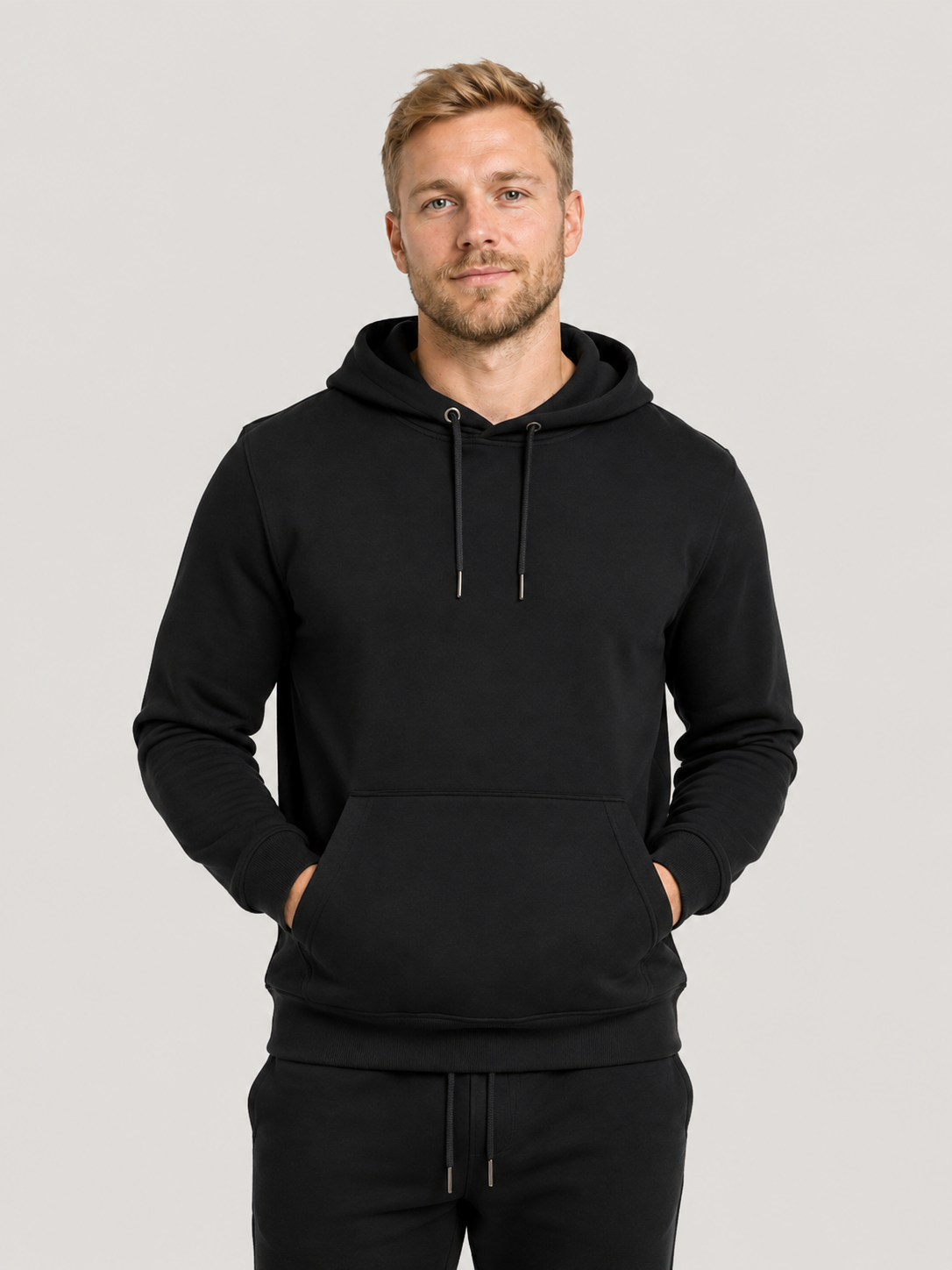 HEAVY PET(T)ING Hoodie Black – Vorderseite am Model #farbe_black
