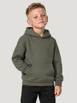 carpstylez Kids Hoodie KING CARP in Organic Khaki – Vorderseite ohne Print am Kind #farbe_organic khaki