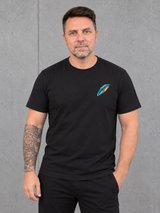 carpstylez KINGFISHER VIBES Shirt – Vorderansicht mit kleiner Feder auf der linken Brust #farbe_black