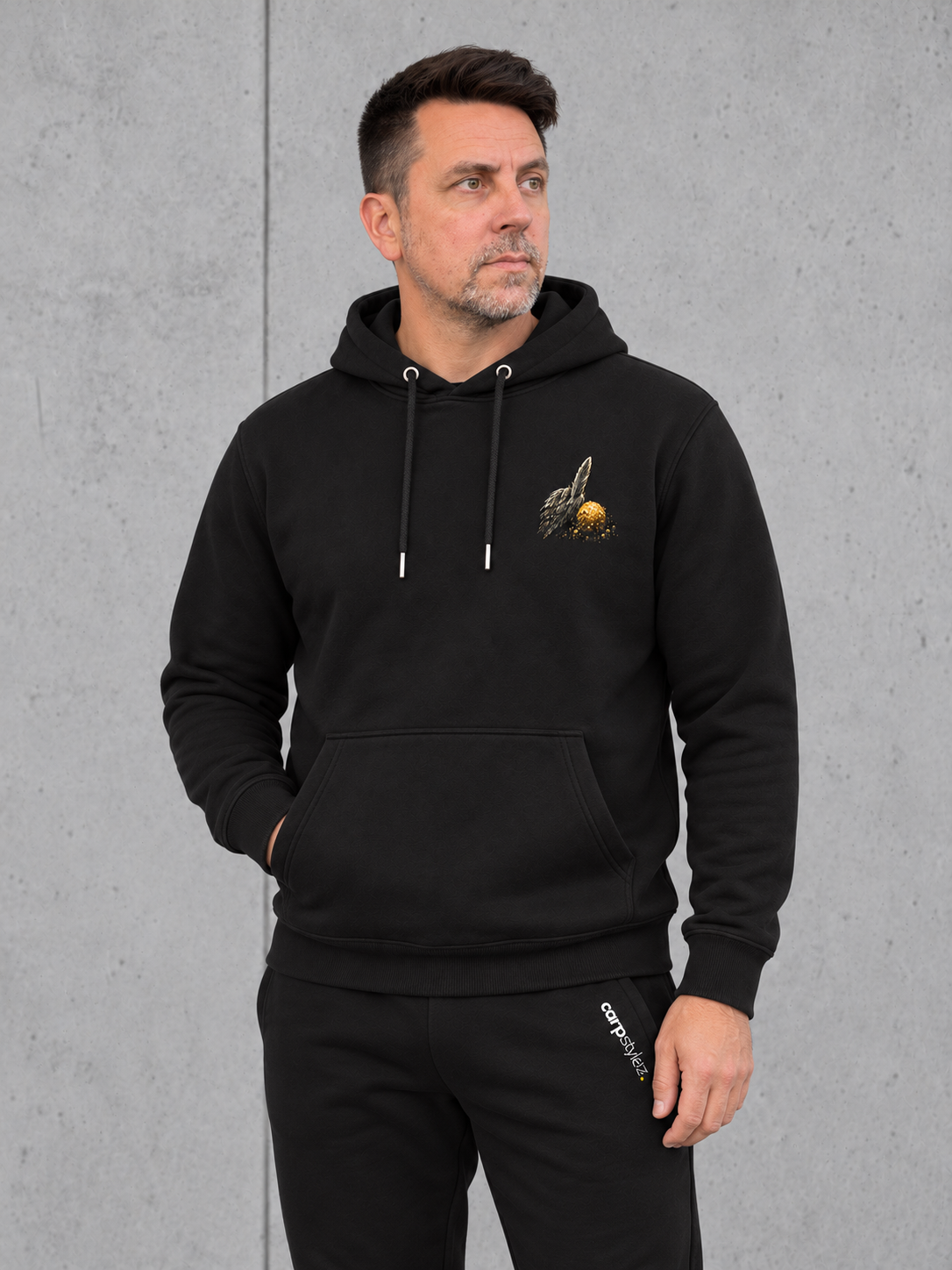 THANKS, DUMBASS Hoodie Black – Vorderansicht am Model #farbe_black