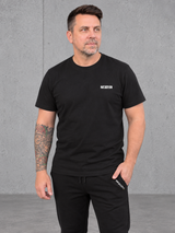 carpstylez WAIT BEEP RUN NS305 Shirt Black – Vorderseite getragen mit kleinem Brustdruck #farbe_schwarz, black