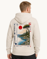 LAC DE SAINT-CASSIEN Hoodie Ivory – getragenes Druckdetail