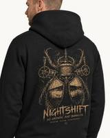 NIGHTSHIFT NS401 Black – getragenes Backprint Detail
