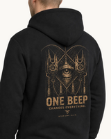 ONE BEEP Hoodie Black – Detail Tragebild Rückseite