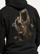 ROCC ON Hoodie Black – Getragene Detailansicht Rückenprint #farbe_black